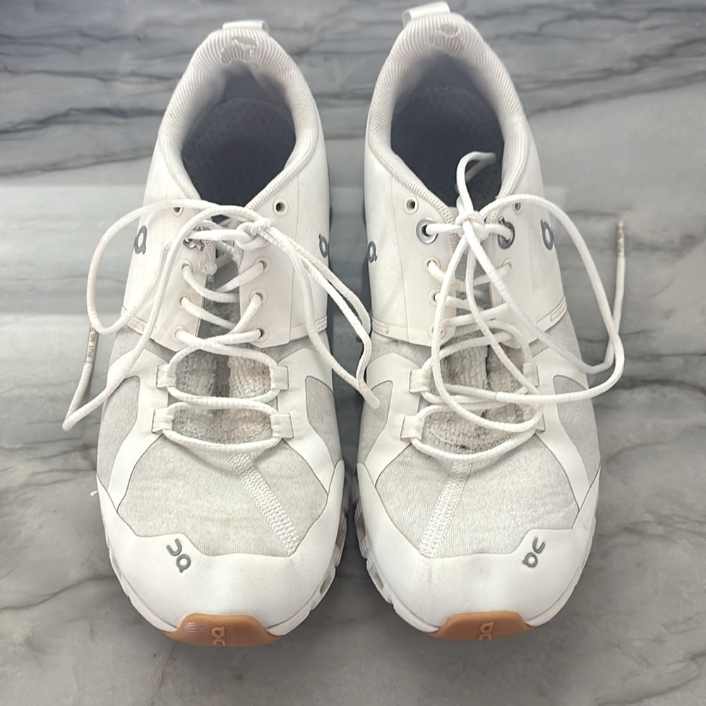 On Cloud White Size 5 Sneakers